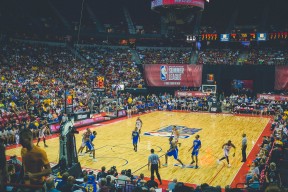 开云体育登录-雷霆火力压制活塞，霍勒迪成为关键先生，沉默杀手的逆袭之路