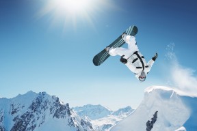 开云体育在线-橙衣军团轰然倒塌，莱奥一己之力改写剧本，奥地利狂胜背后的战术革命