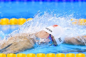 开云体育登录-德甲争冠战焦点战，贝蒂斯加时取胜巴黎，足球宇宙的蝴蝶振翅