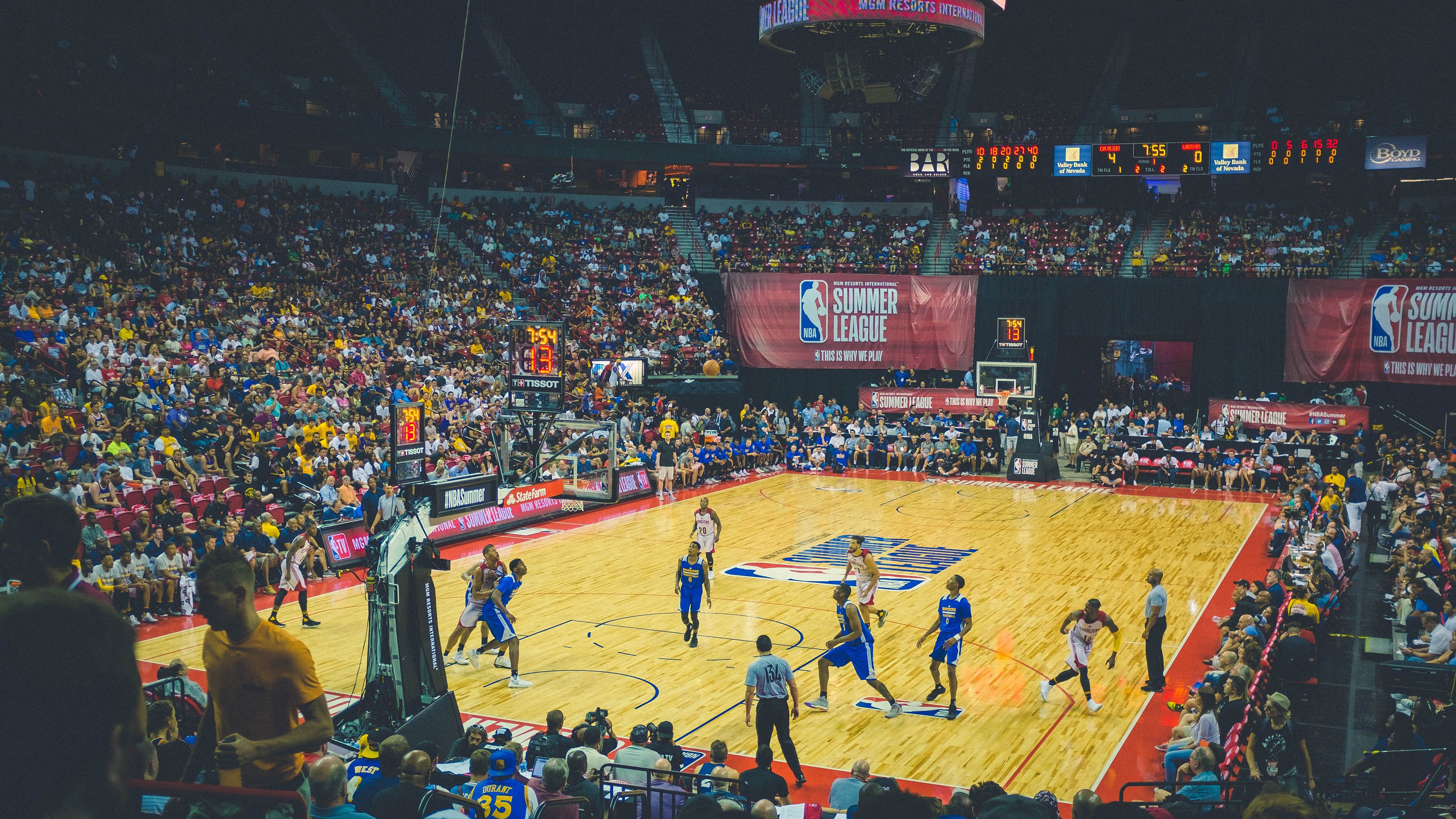 浙江队完胜深圳队，詹姆斯成为关键先生