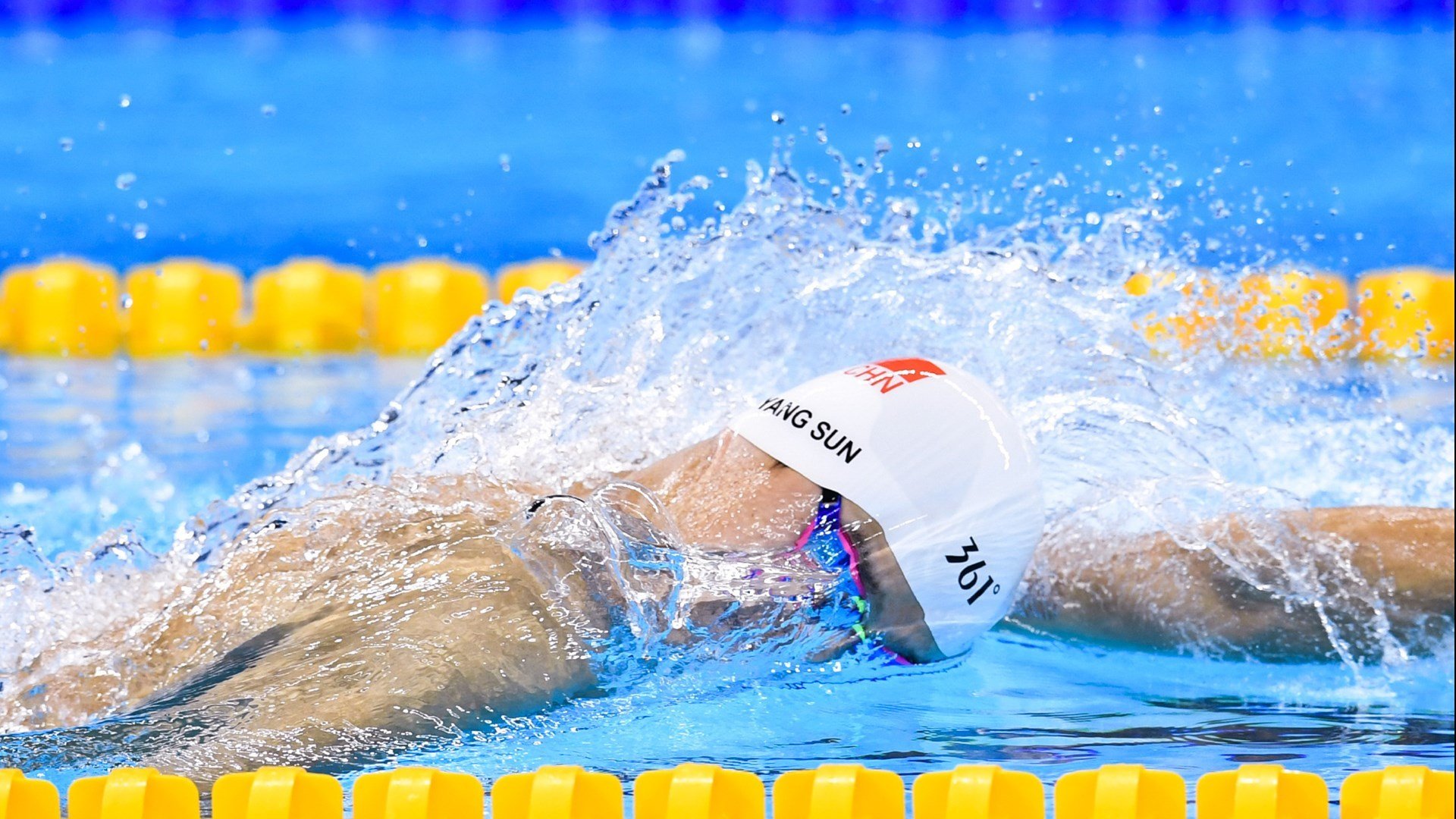 深圳队单节拉开国王，当东方铁血遇上西方神话，利拉德用纪录撕碎篮球次元壁