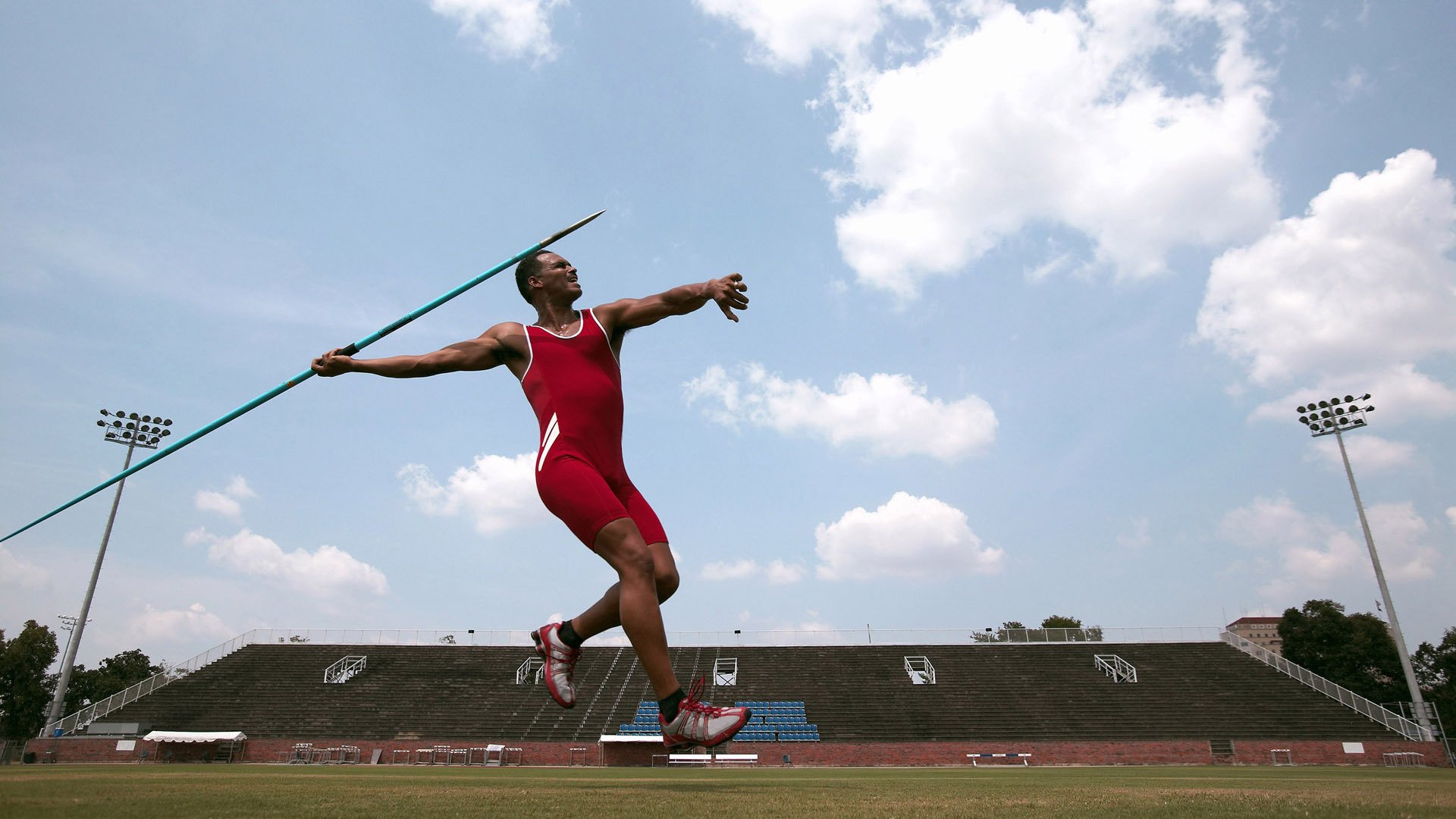 凯恩一剑封喉,英格兰破咒巴西!里昂生死战改写百年恩怨史