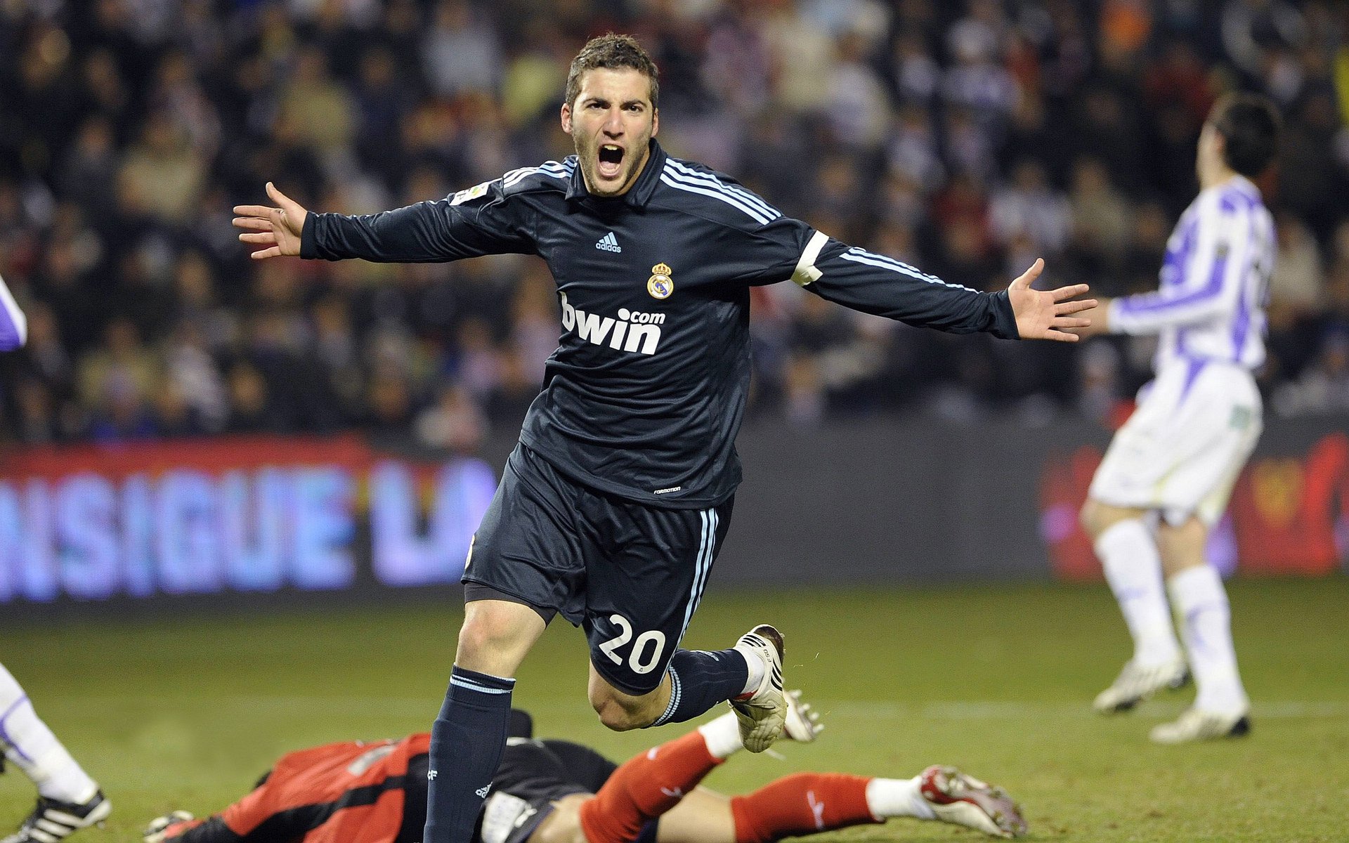 中国强势晋级秘鲁,德里赫特硬仗之王